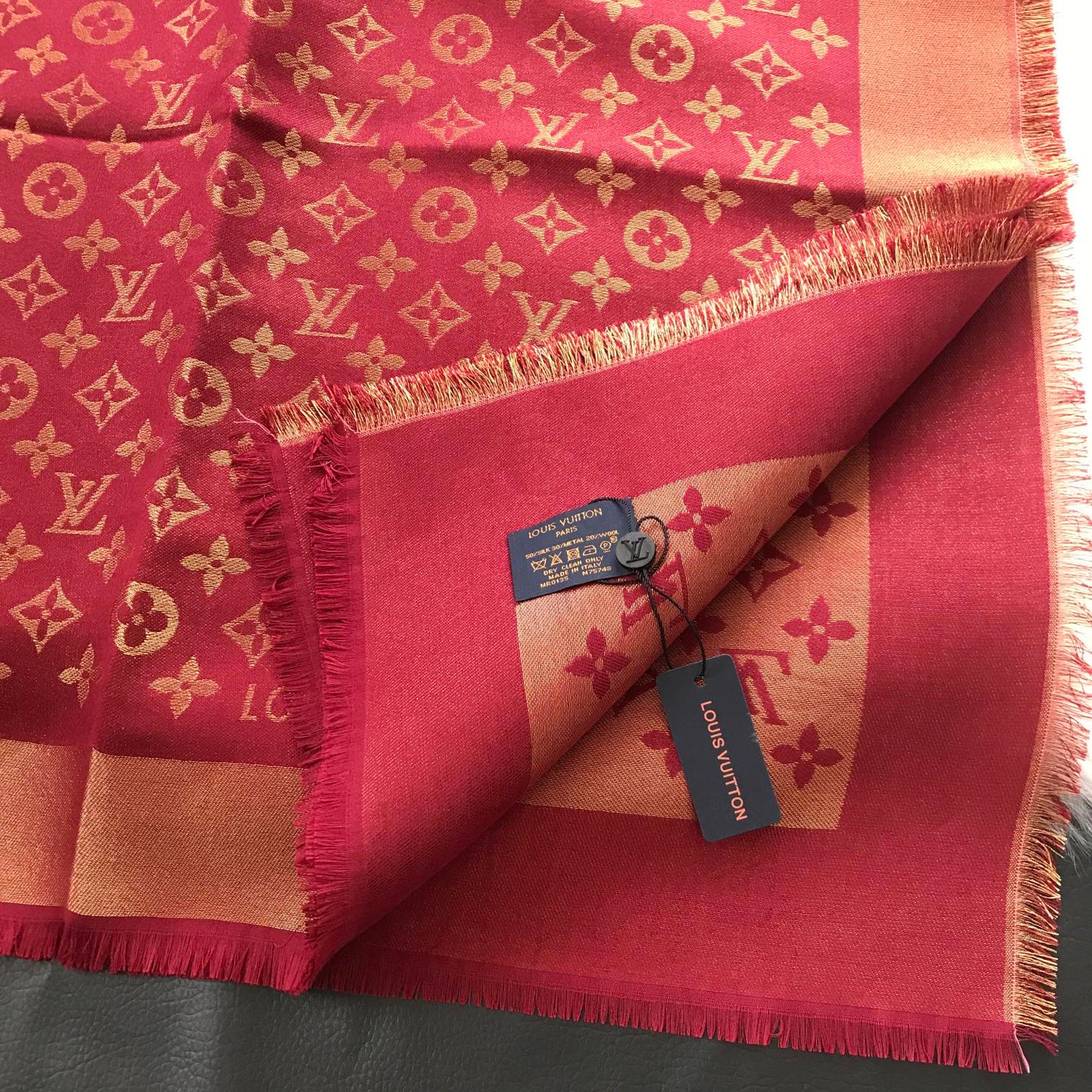Monogram Shawl 140 x 140 cm