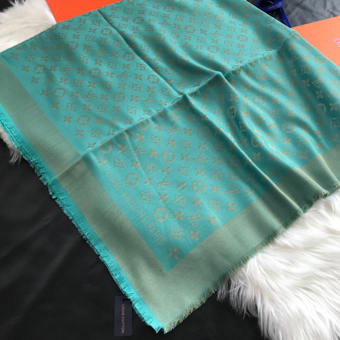 Monogram Shawl 140 x 140 cm