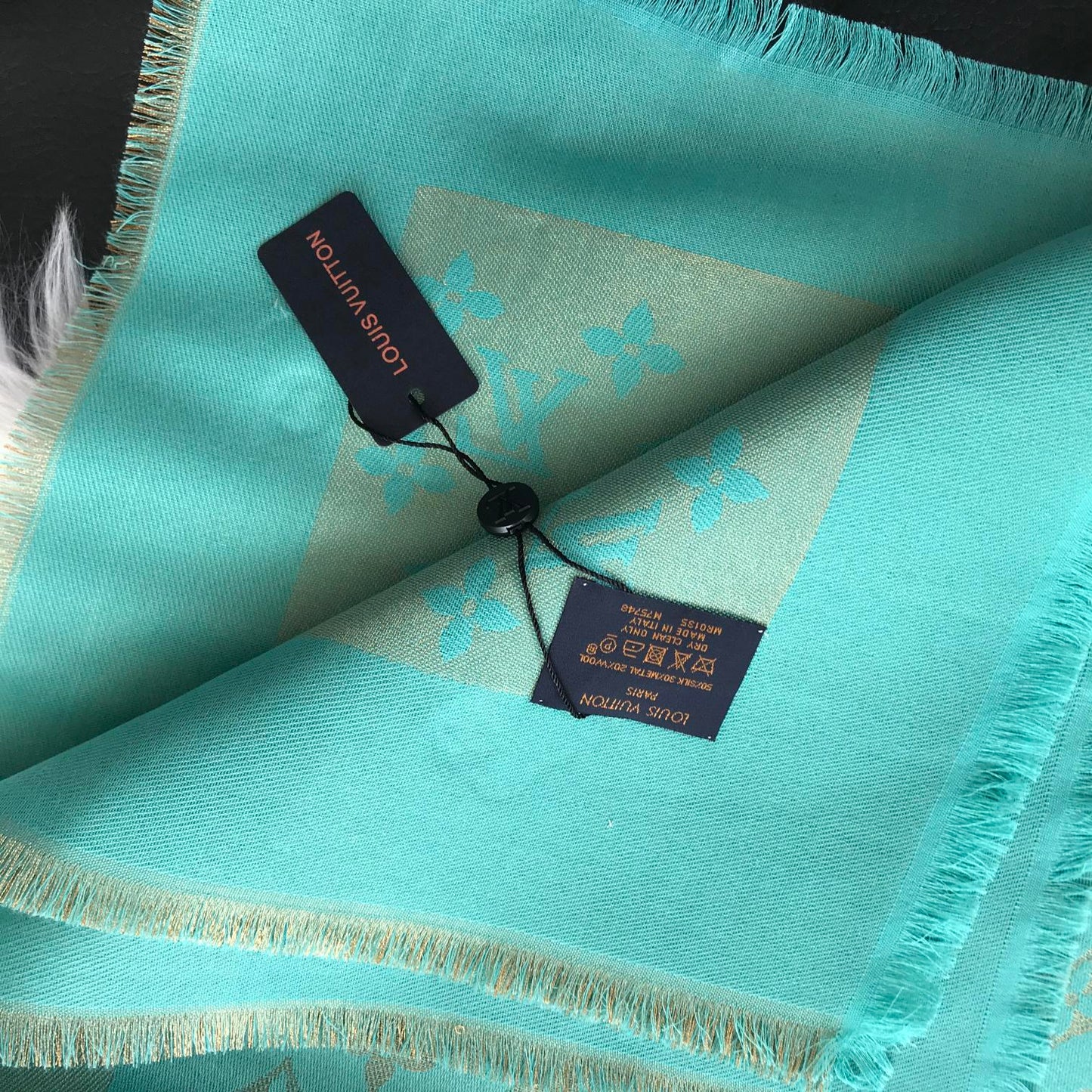 Monogram Shawl 140 x 140 cm