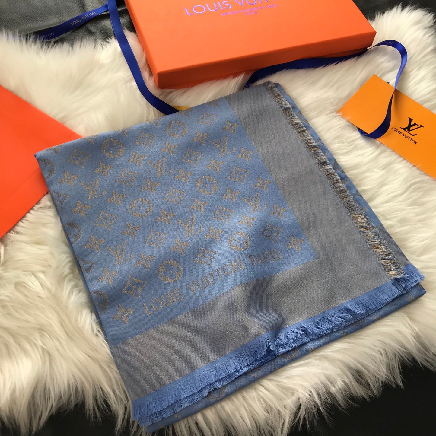 Monogram Shawl 140 x 140 cm