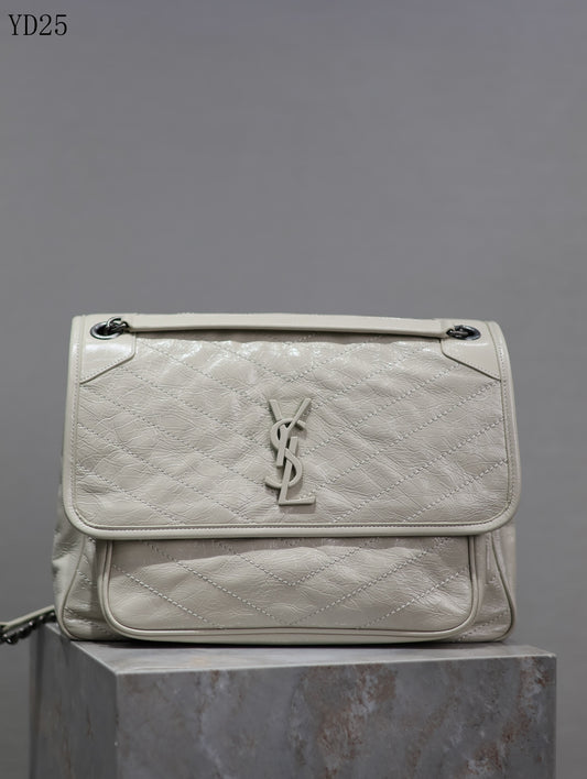 Niki Medium Leather Shoulder Bag