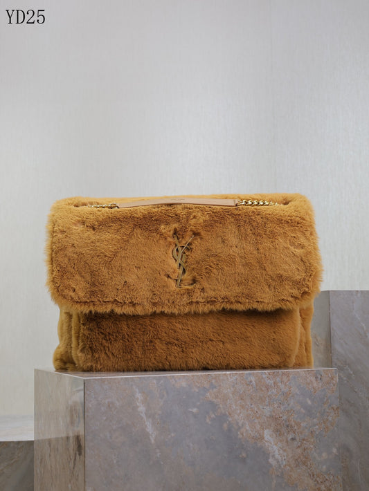 Niki Large in Shearling Bag