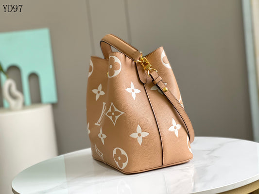 NeoNoé Bucket Bag