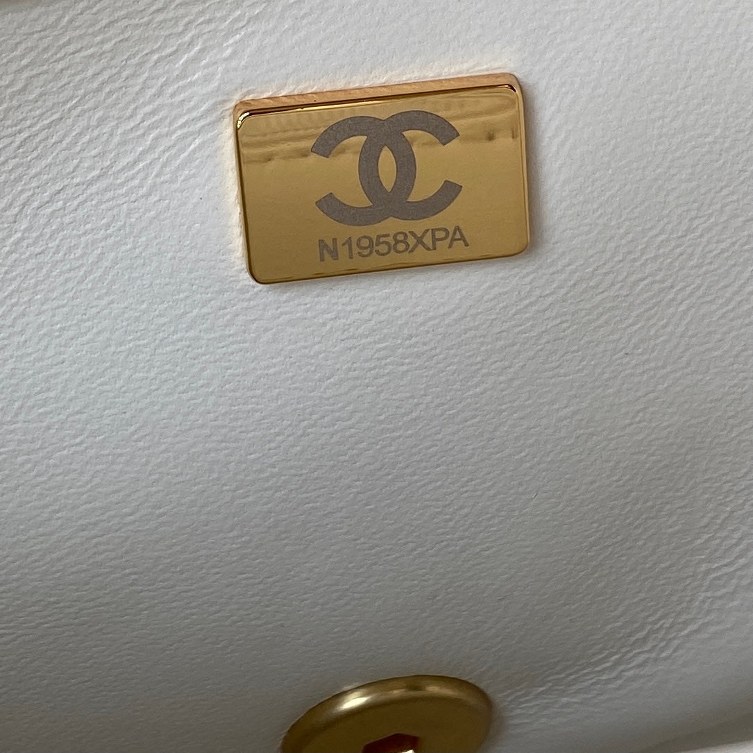 Matelasse Chain Shoulder Bag