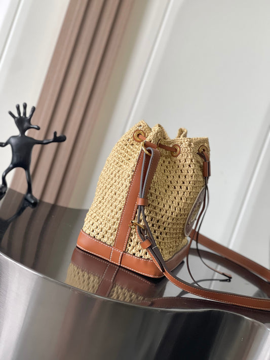 Noé Raffia Bucket Bag with Leather Trim