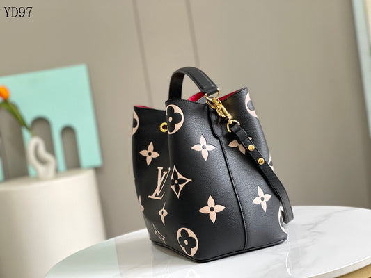 NeoNoé Bucket Bag