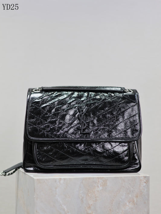 Niki Medium Leather Shoulder Bag