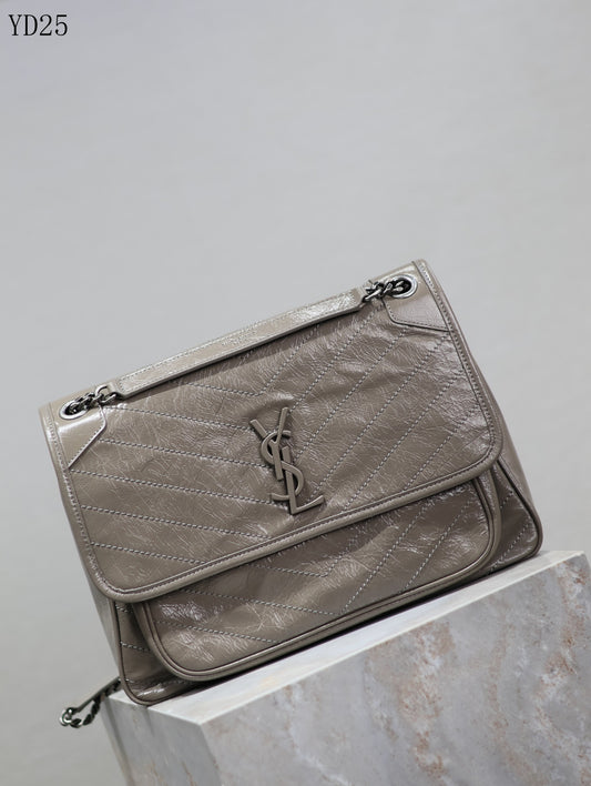 Niki Medium Leather Shoulder Bag