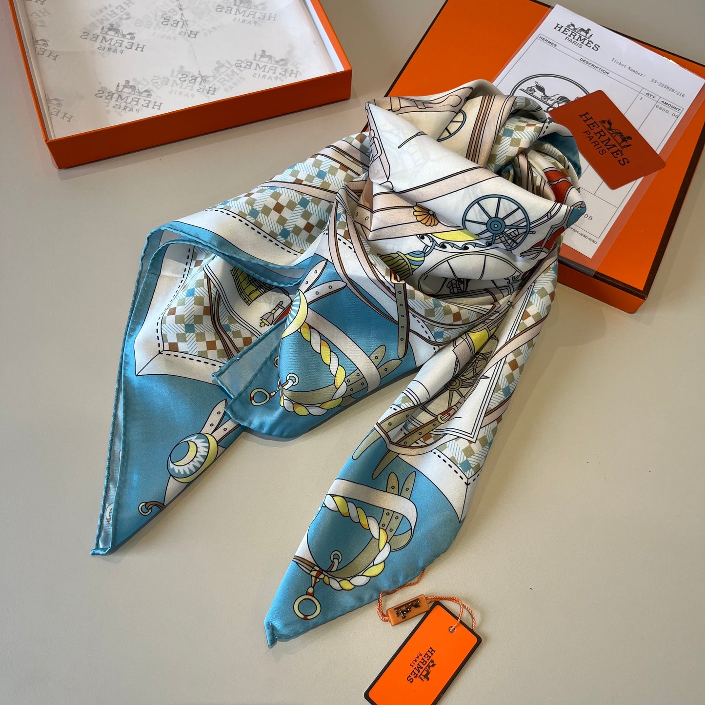 Carré 70 Les Voitures Nouvelles Scarf