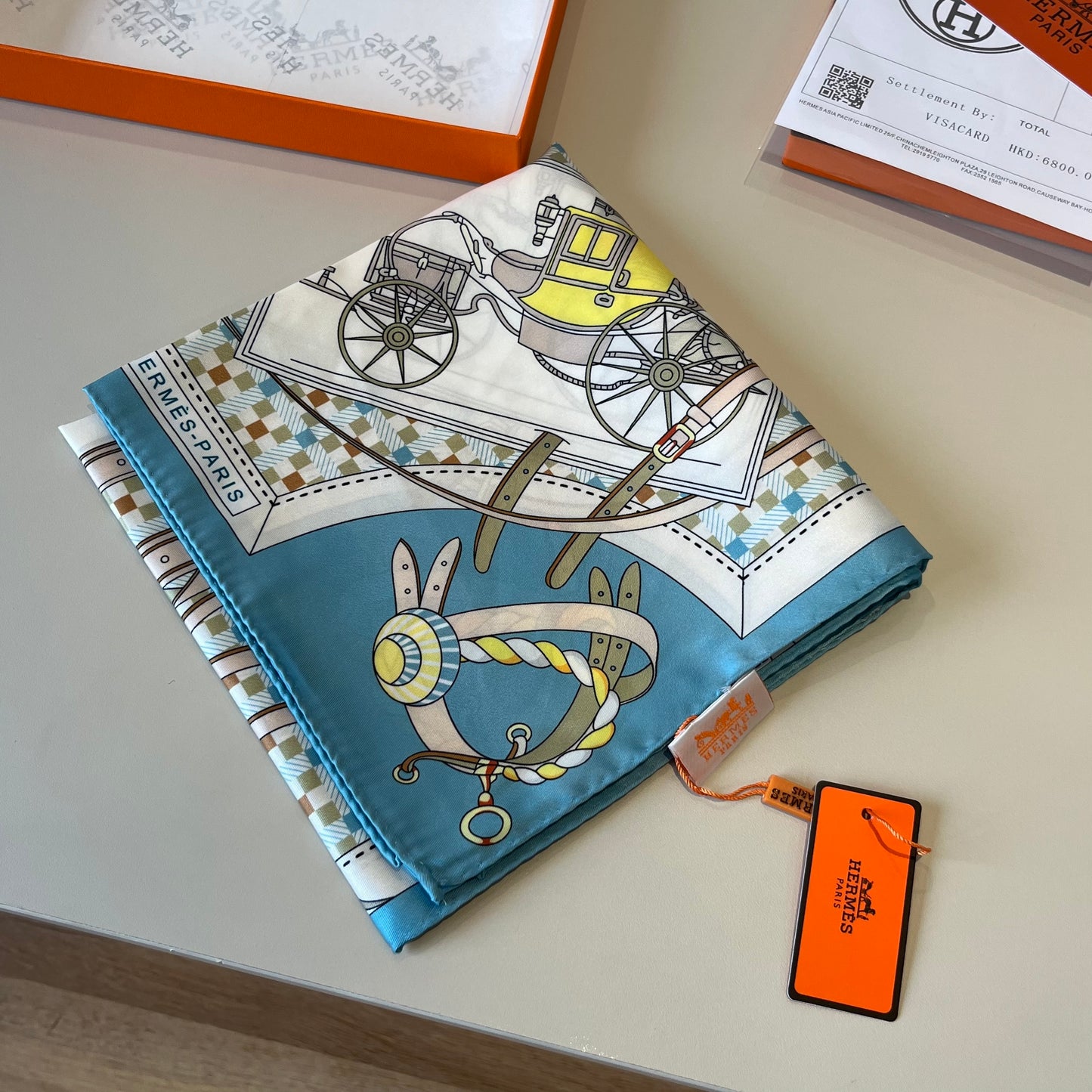 Carré 70 Les Voitures Nouvelles Scarf