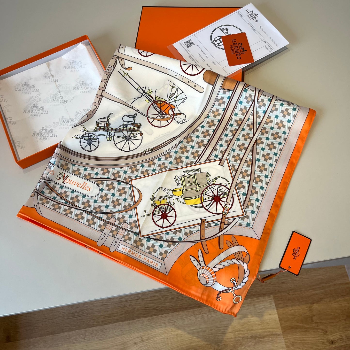 Carré 70 Les Voitures Nouvelles Scarf