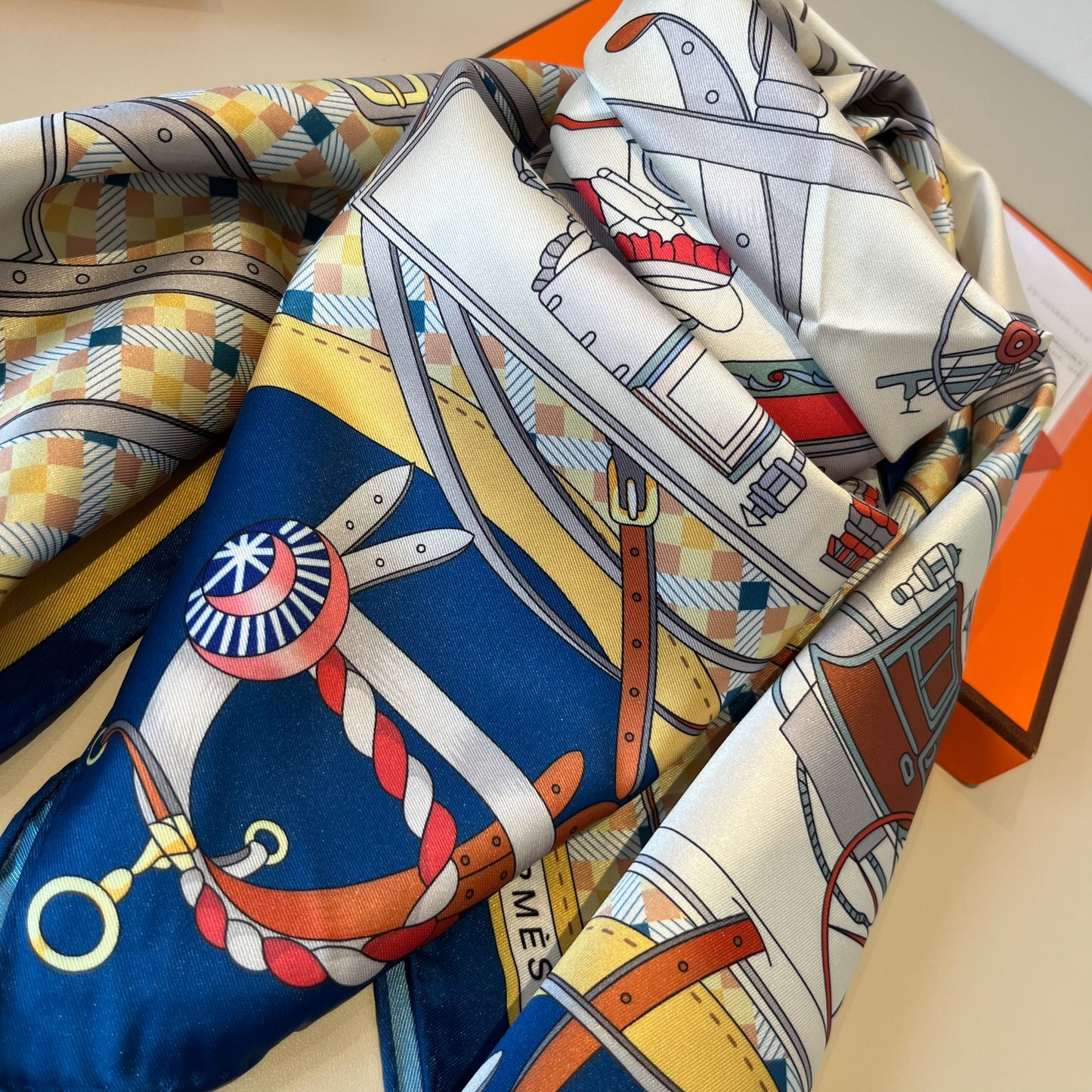 Carré 70 Les Voitures Nouvelles Scarf
