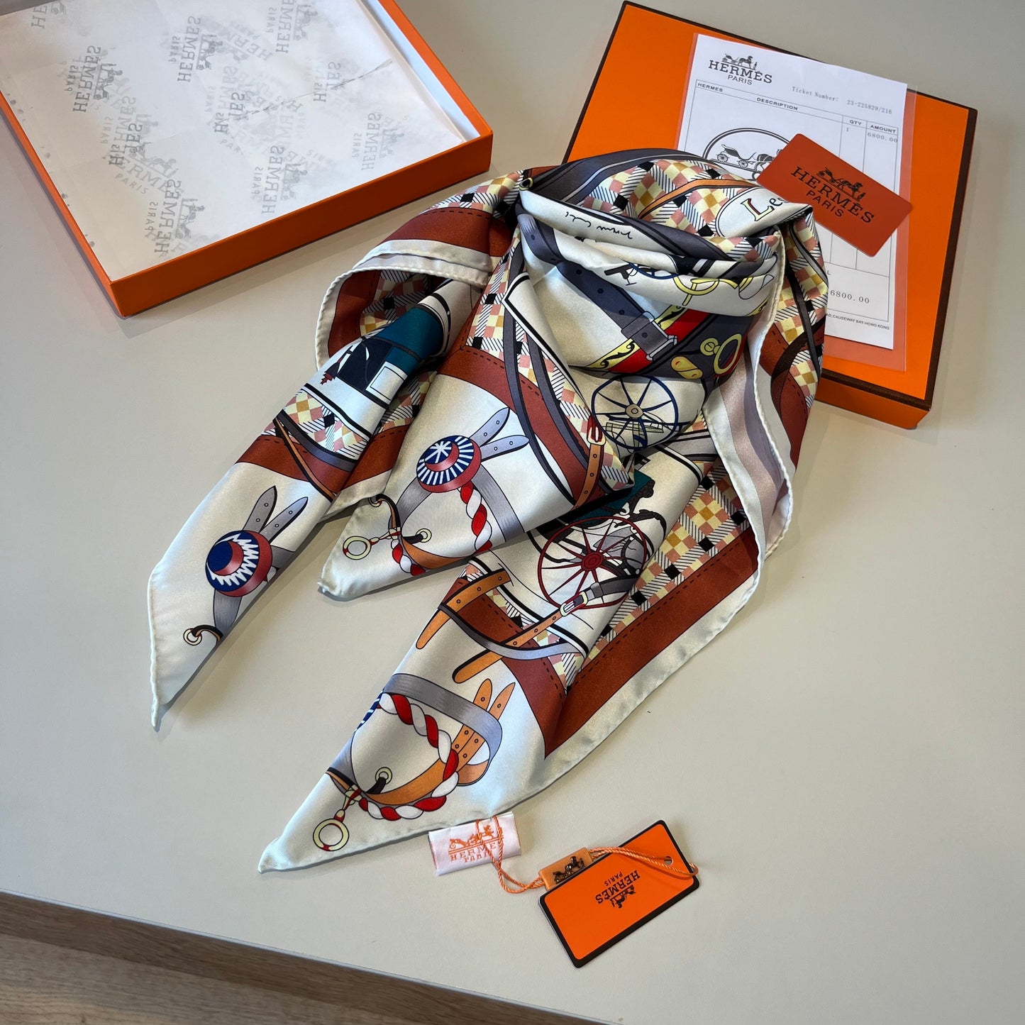 Carré 70 Les Voitures Nouvelles Scarf