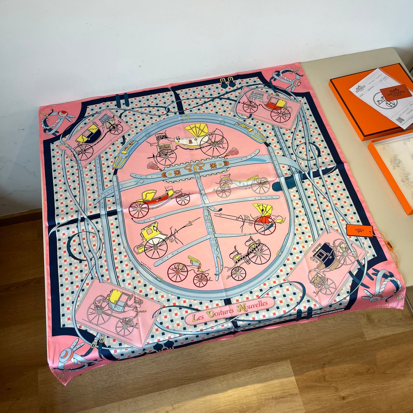 Carré 70 Les Voitures Nouvelles Scarf