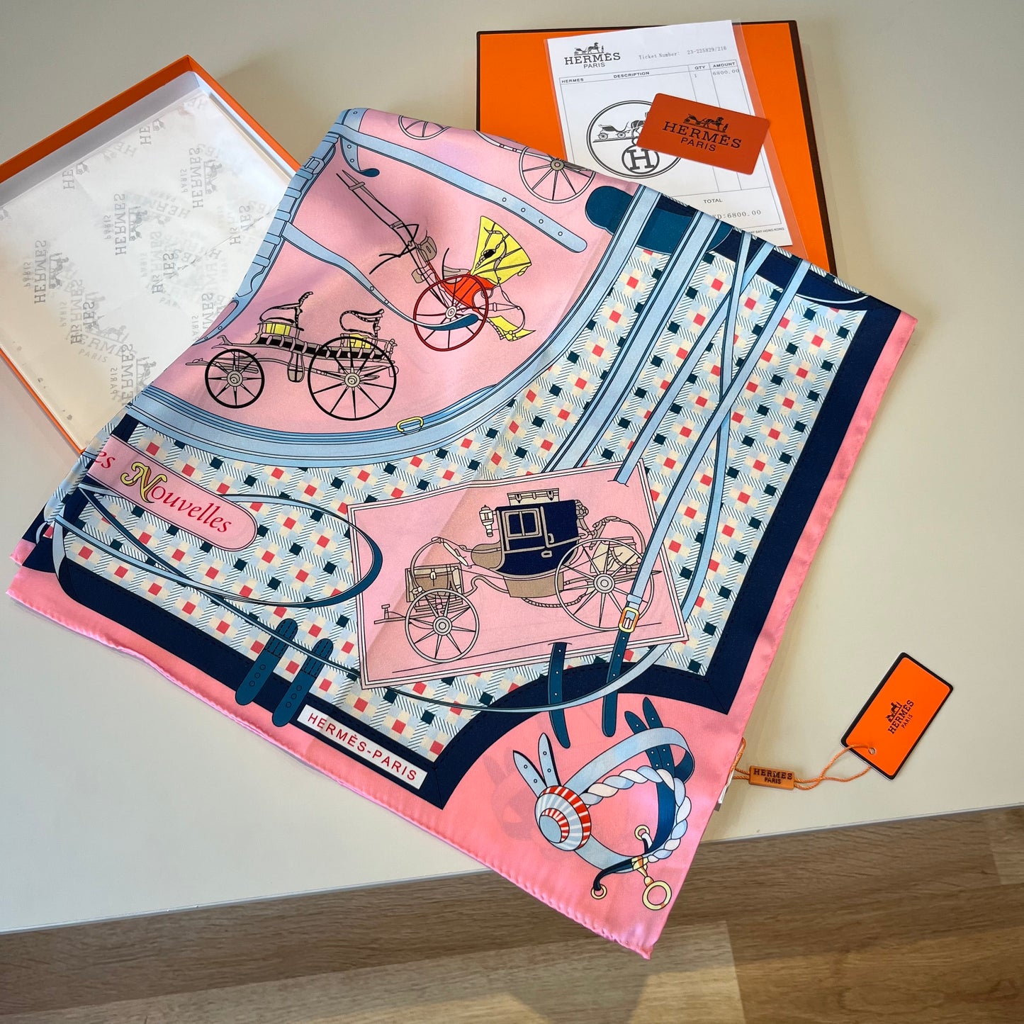 Carré 70 Les Voitures Nouvelles Scarf