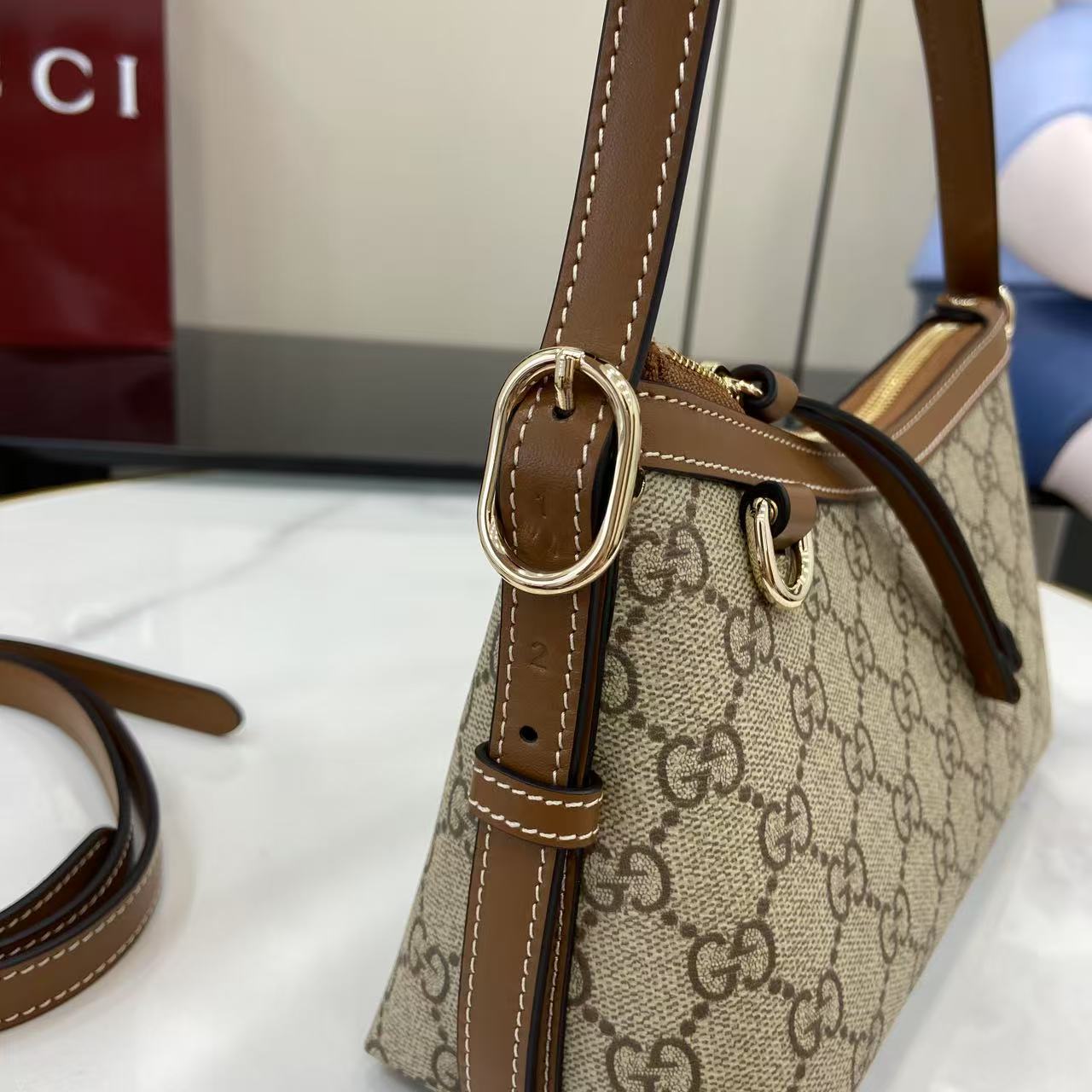 GG Supreme Canvas Shoulder Bag
