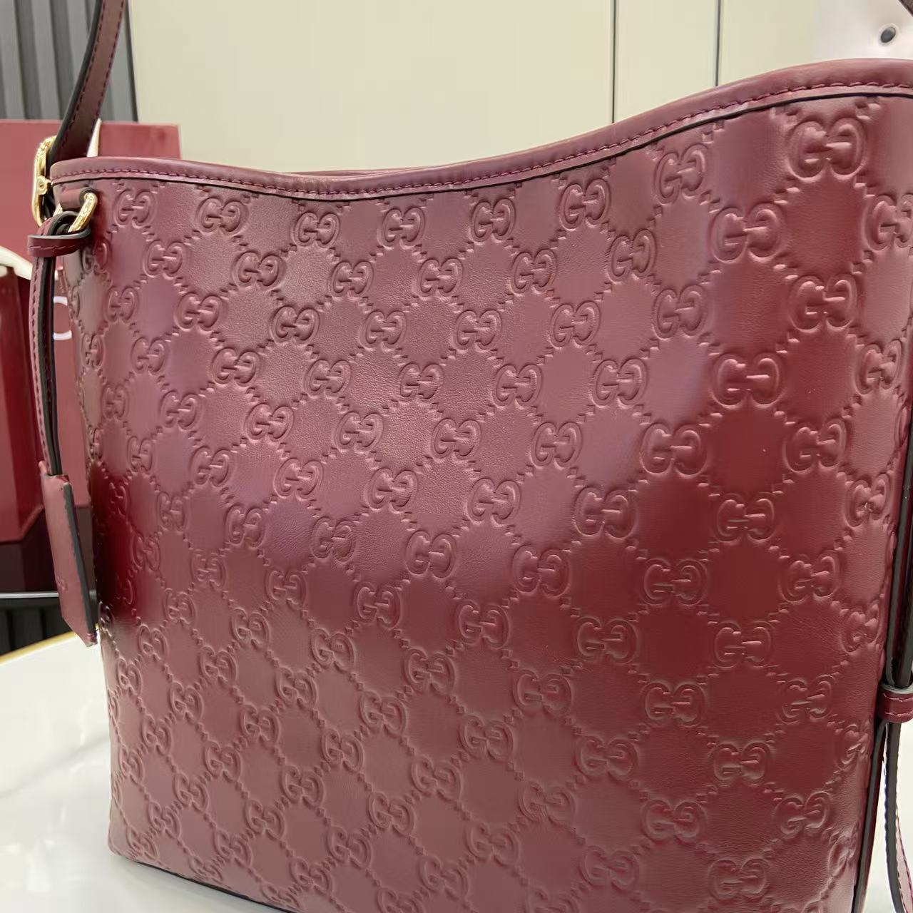 GG Emblem Leather Shoulder Bag