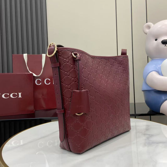 GG Emblem Leather Shoulder Bag
