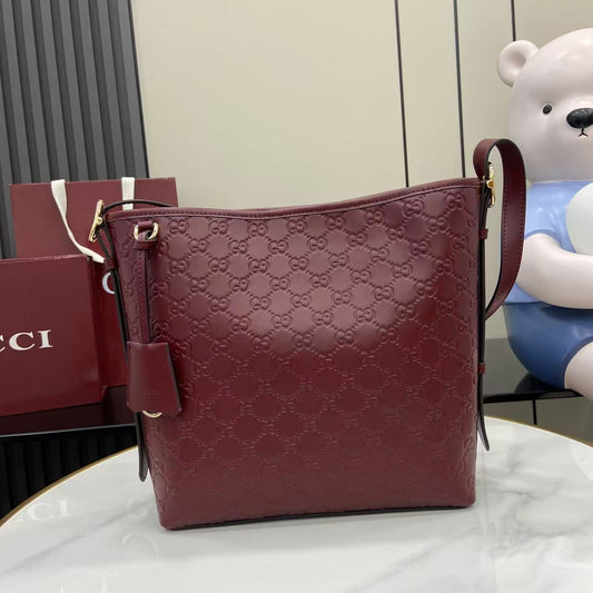 GG Emblem Leather Shoulder Bag