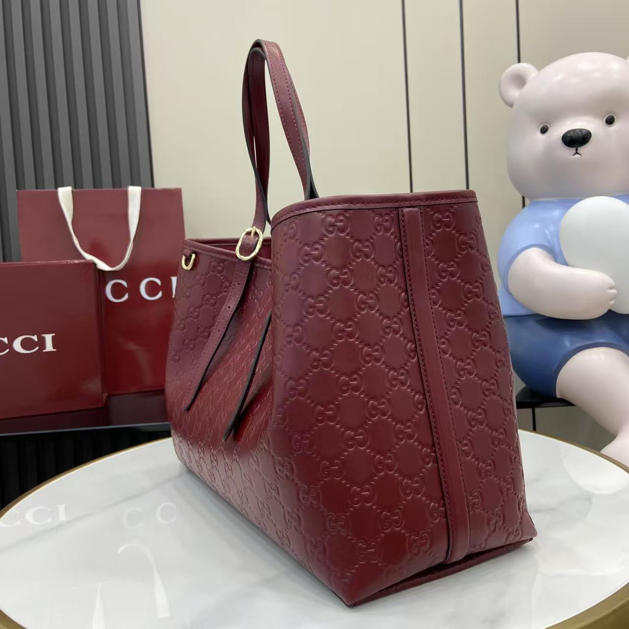 GG Emblem Large Leather Tote Bag