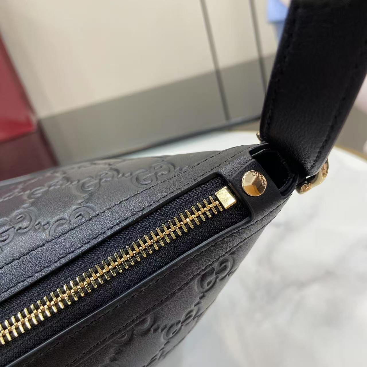 GG Emblem Leather Shoulder Bag