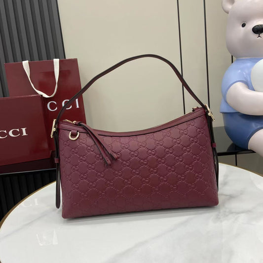GG Emblem Leather Shoulder Bag