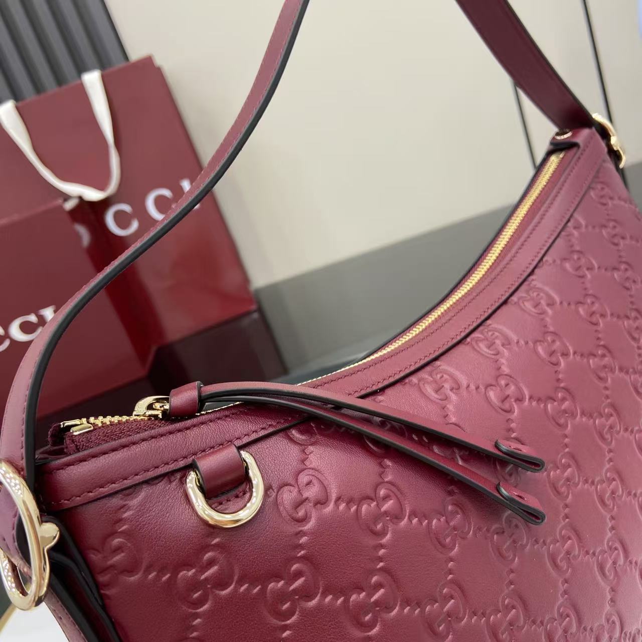 GG Emblem Leather Shoulder Bag