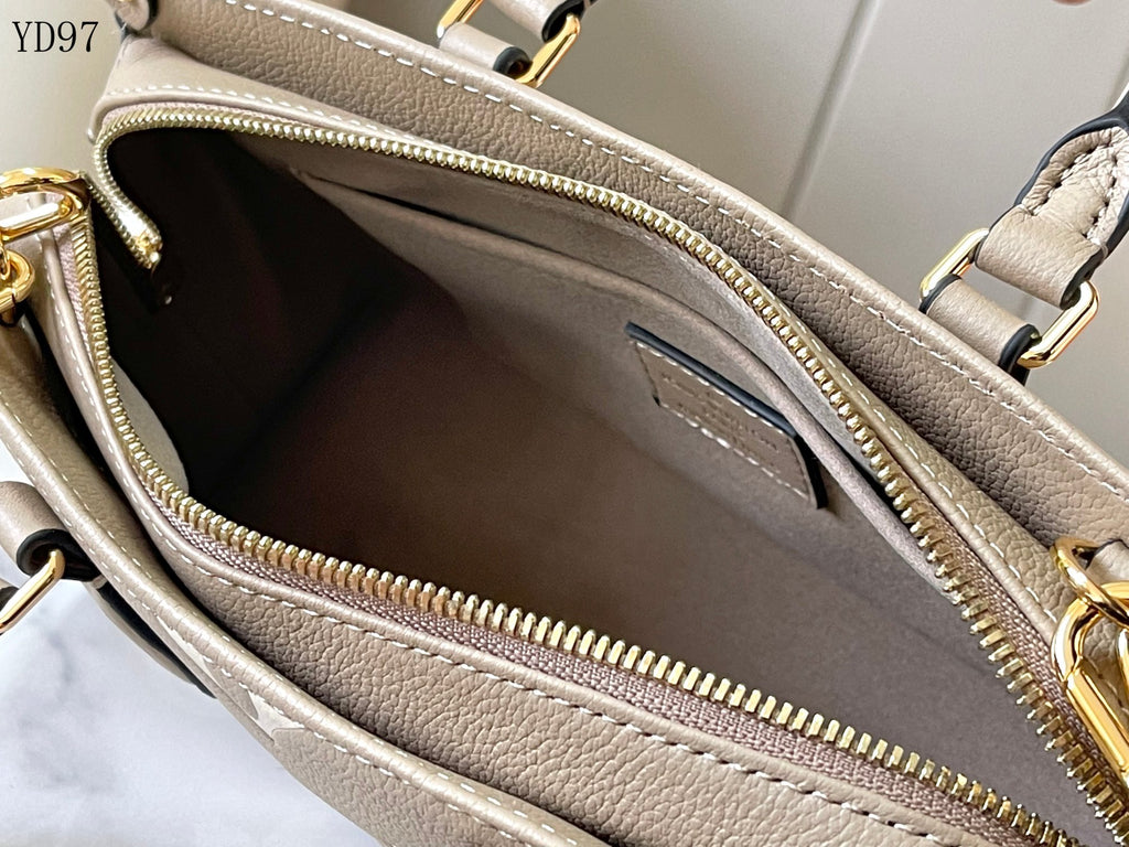 OnTheGo East West Bag