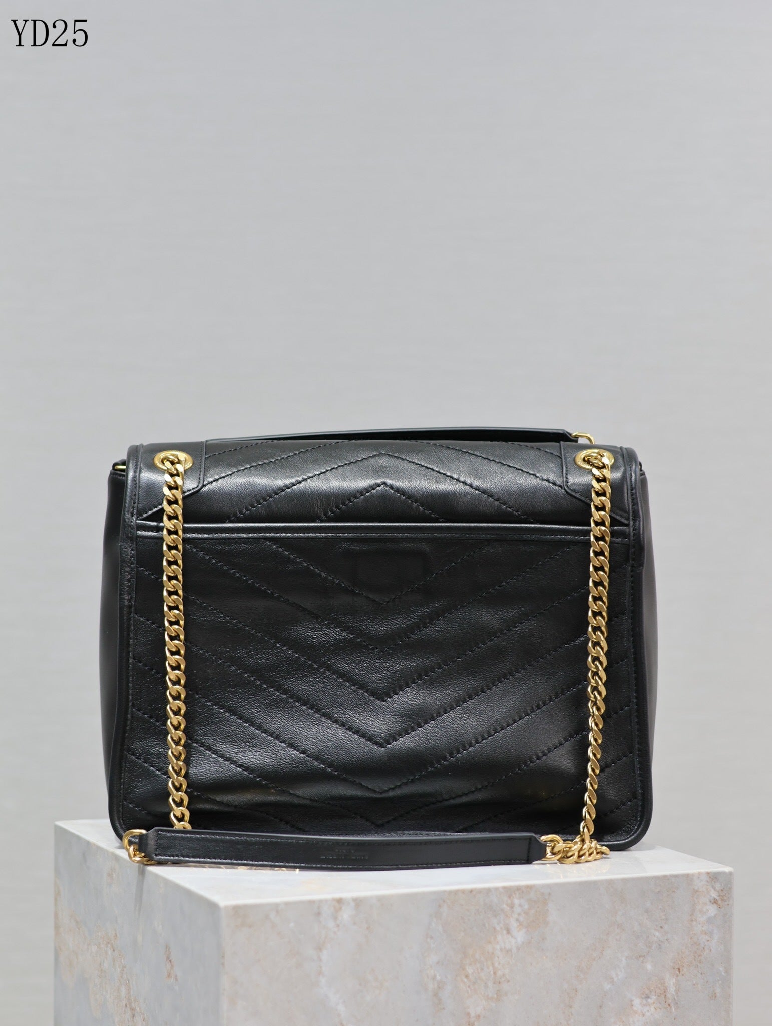 Niki Medium Leather Bag