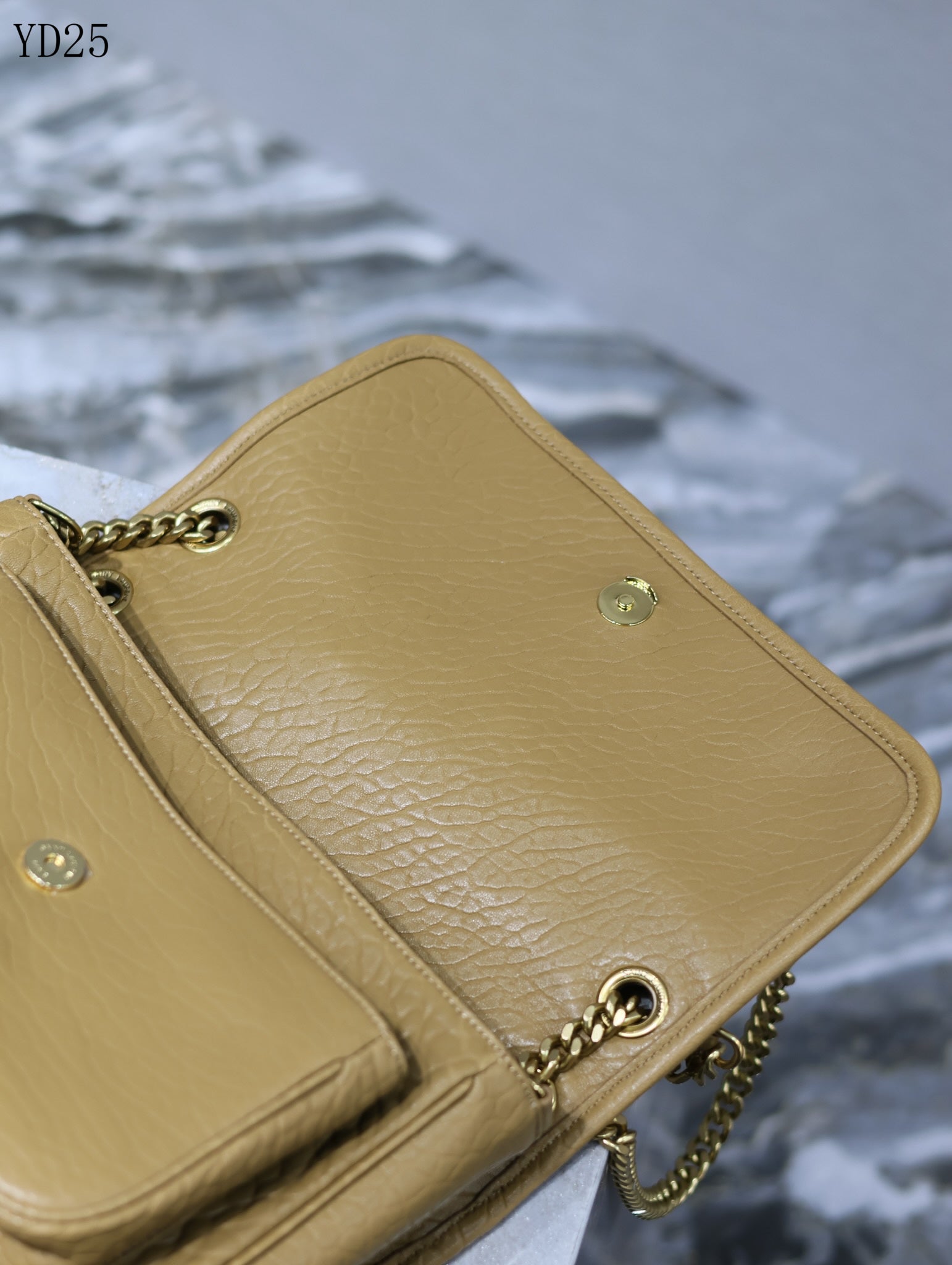 Niki Medium Shoulder Bag