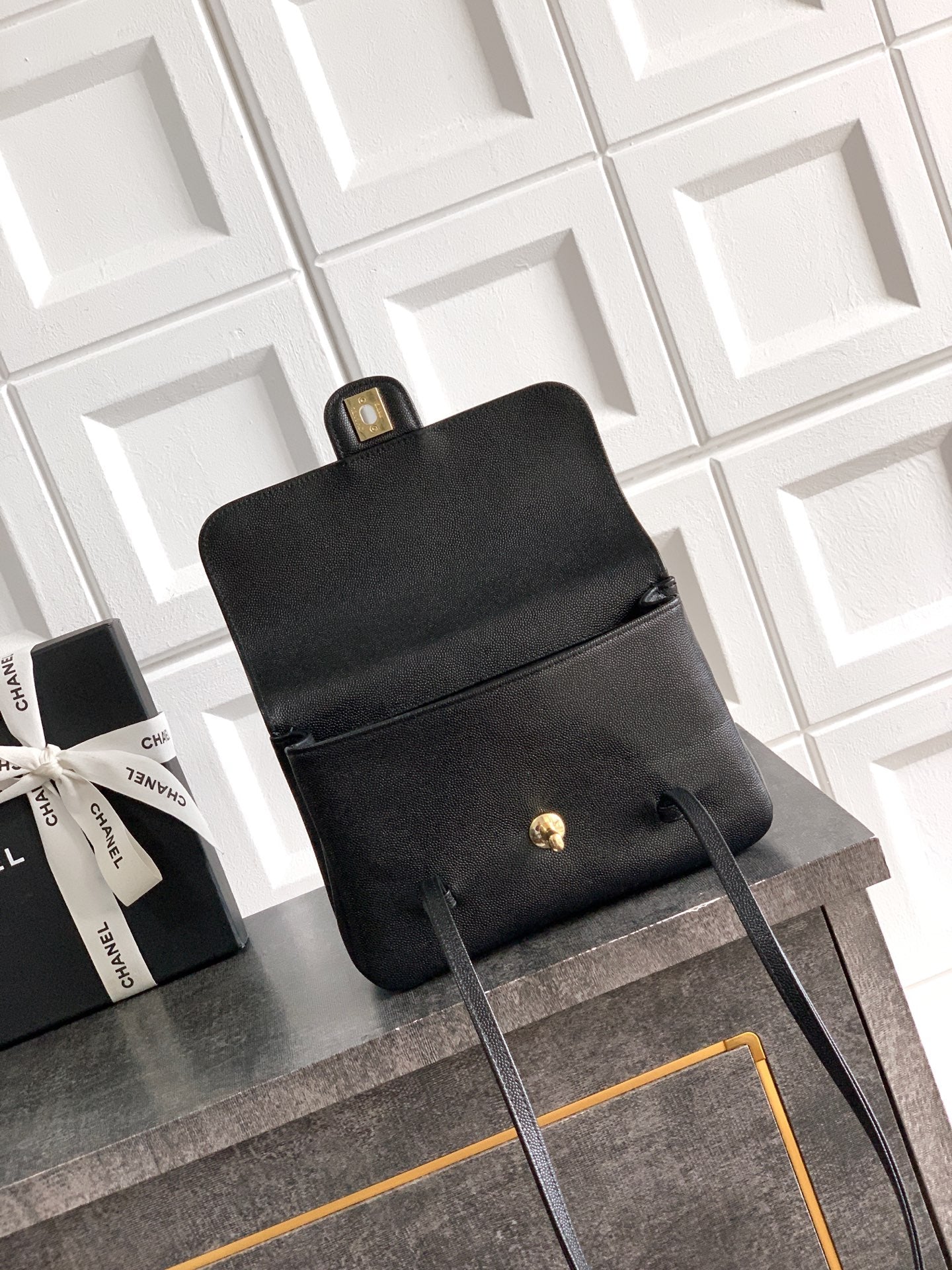 Large Leather Shoulder Bag 22