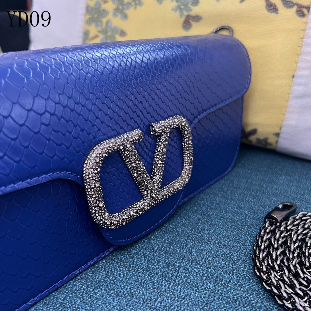 Garavani VLogo Signature Ayers Leather Bag