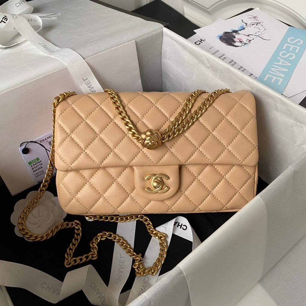 23 Quilted Chain Shoulder Bag