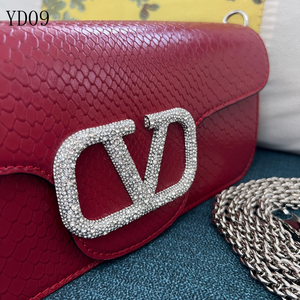 Garavani VLogo Signature Ayers Leather Bag