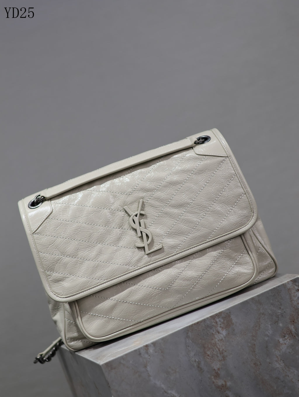 Niki Medium Leather Shoulder Bag