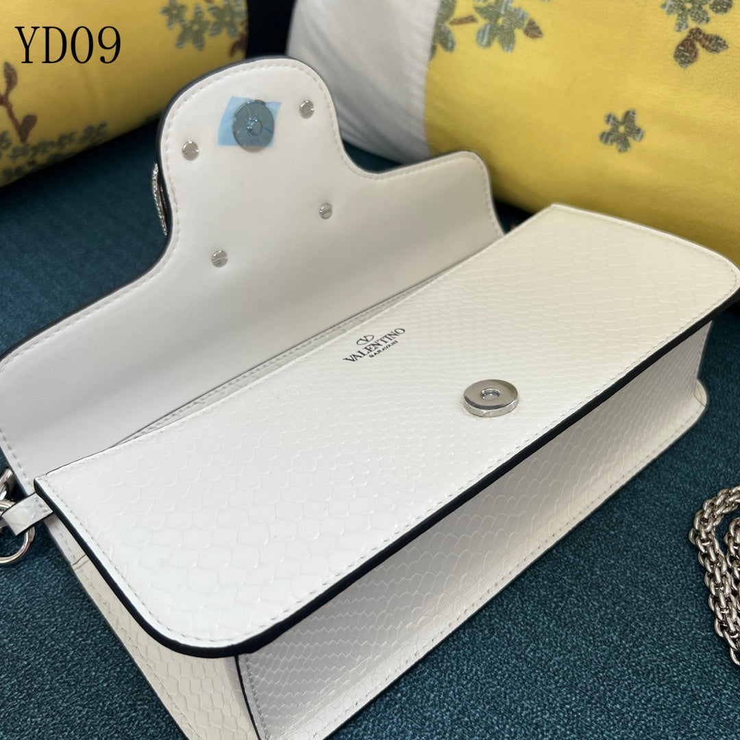 Garavani VLogo Signature Ayers Leather Bag