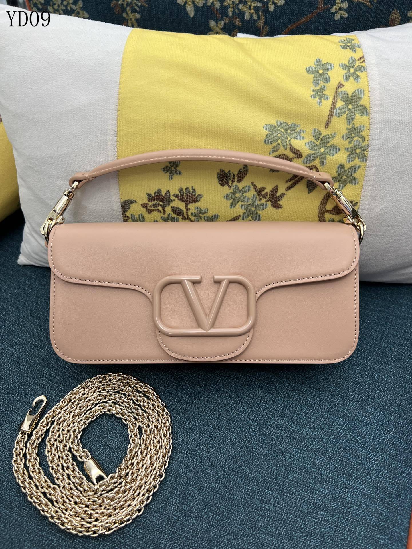 Garavani VLogo Signature Bag
