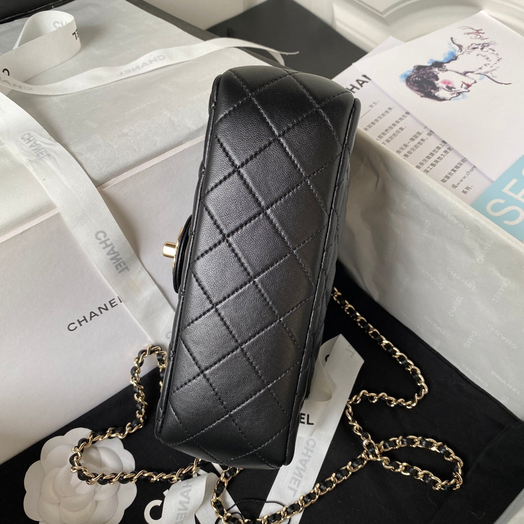 Diamond Top Handle Flap Bag 21 cm