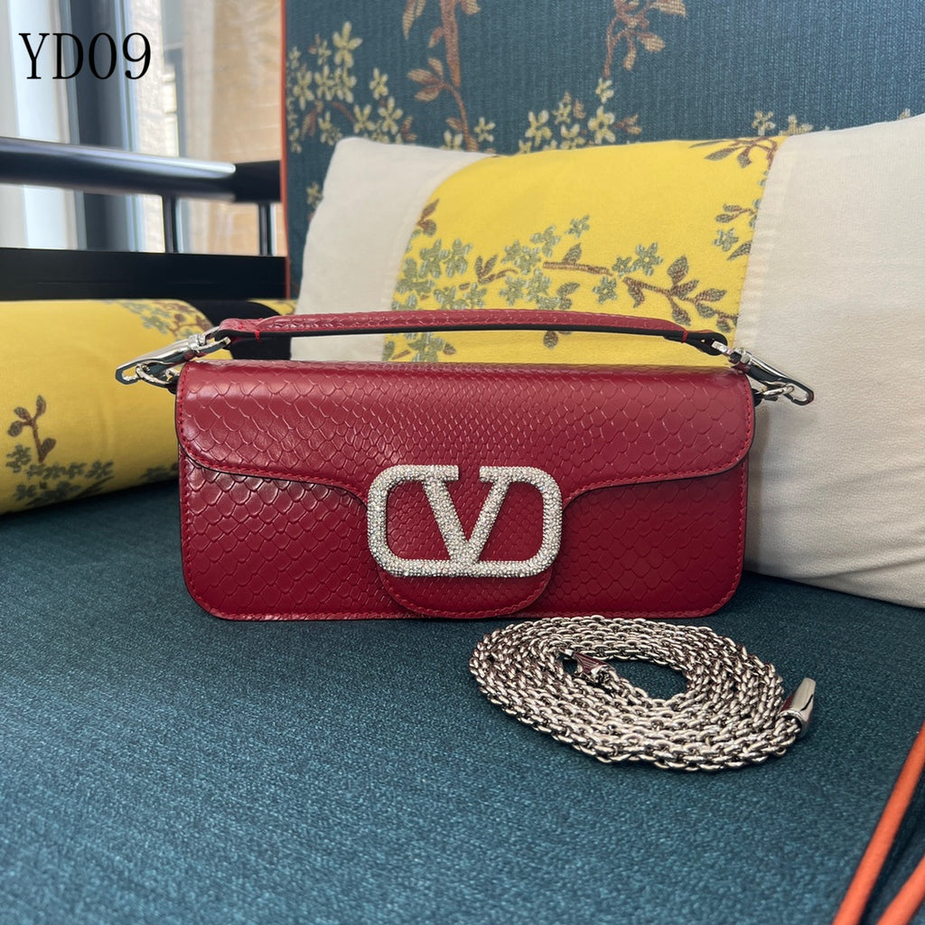 Garavani VLogo Signature Ayers Leather Bag