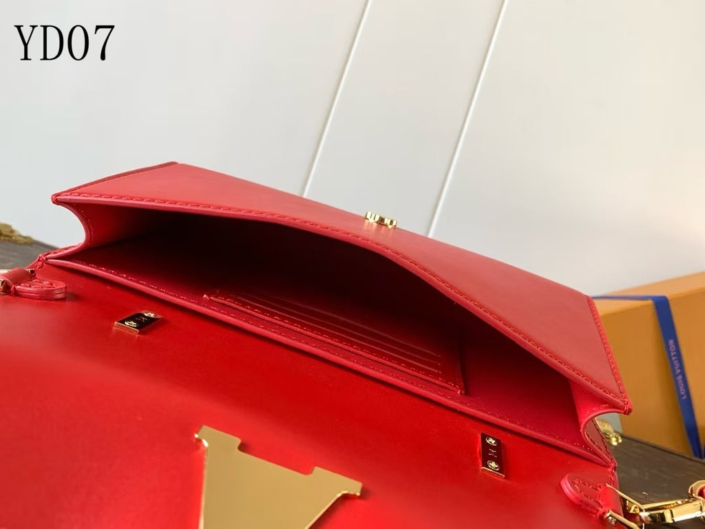 Capucines Wallet on Chain Bag