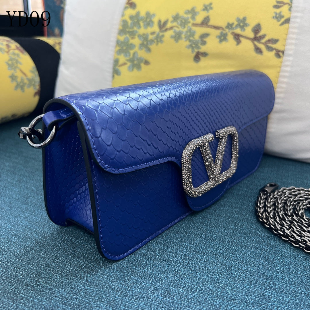 Garavani VLogo Signature Ayers Leather Bag