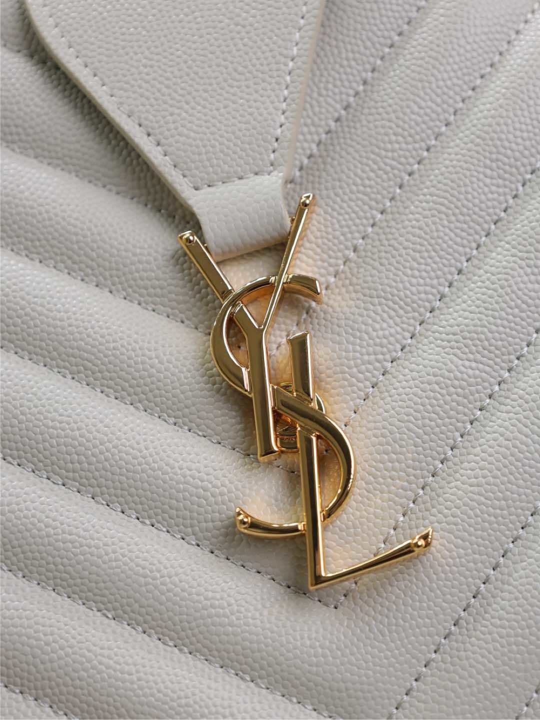 Grain Leather Chain Shoulder Bag