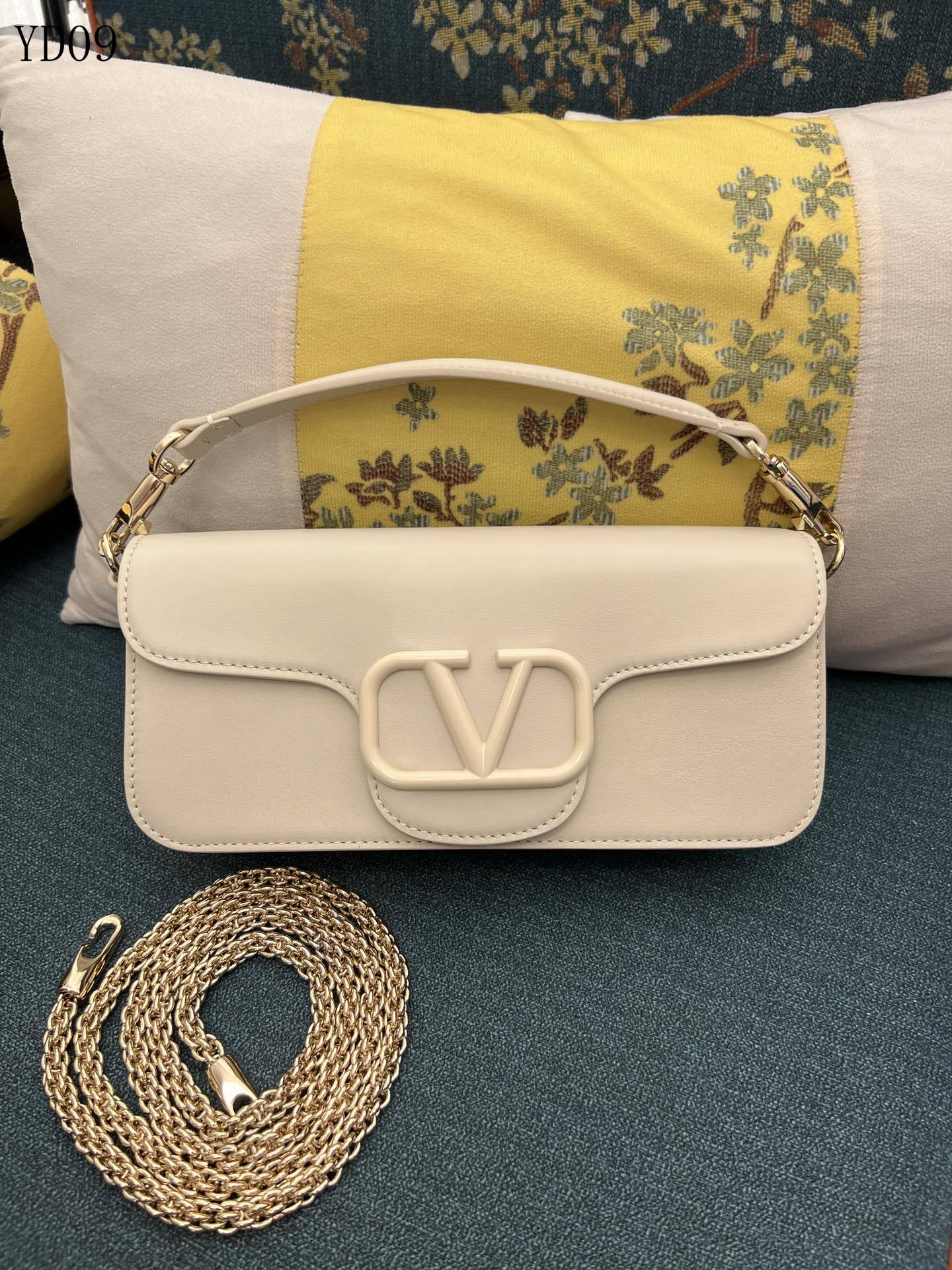 Garavani VLogo Signature Bag