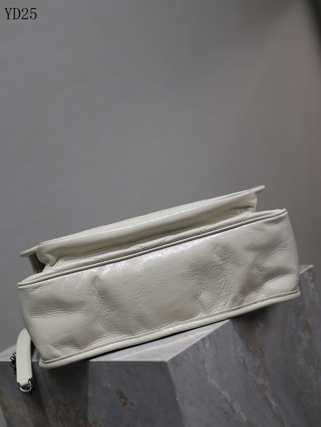 Niki Medium Leather Shoulder Bag