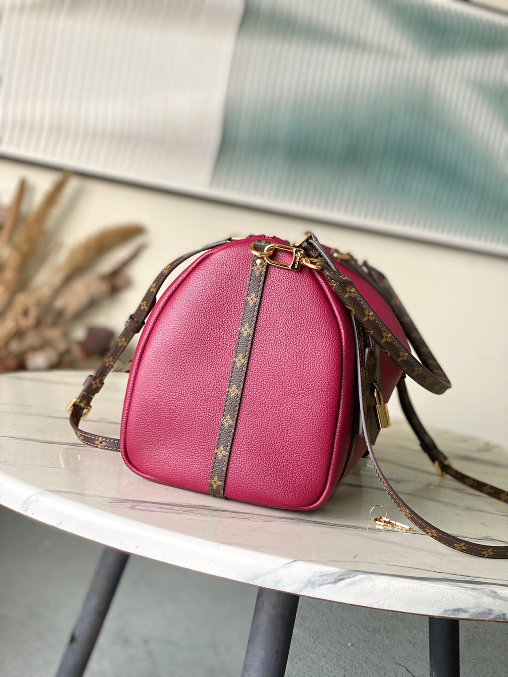 Express Medium Leather Shoulder Bag