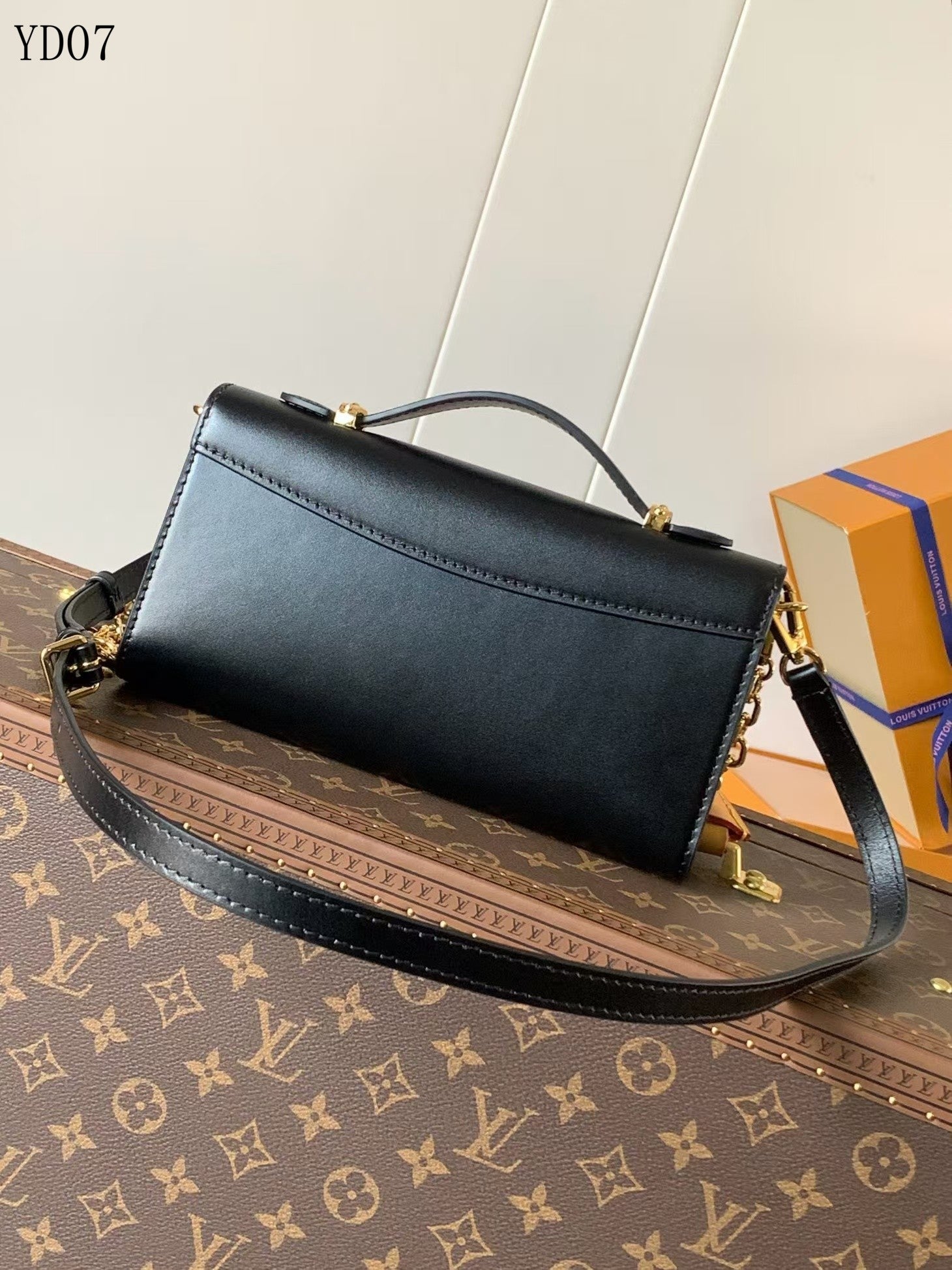 Capucines Wallet on Chain Bag