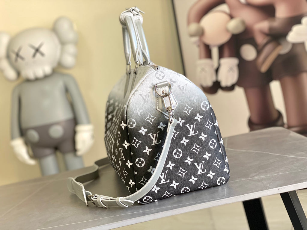 Keepall Bandoulière 50 – Monogram Eclipse Gradient Silver Edition