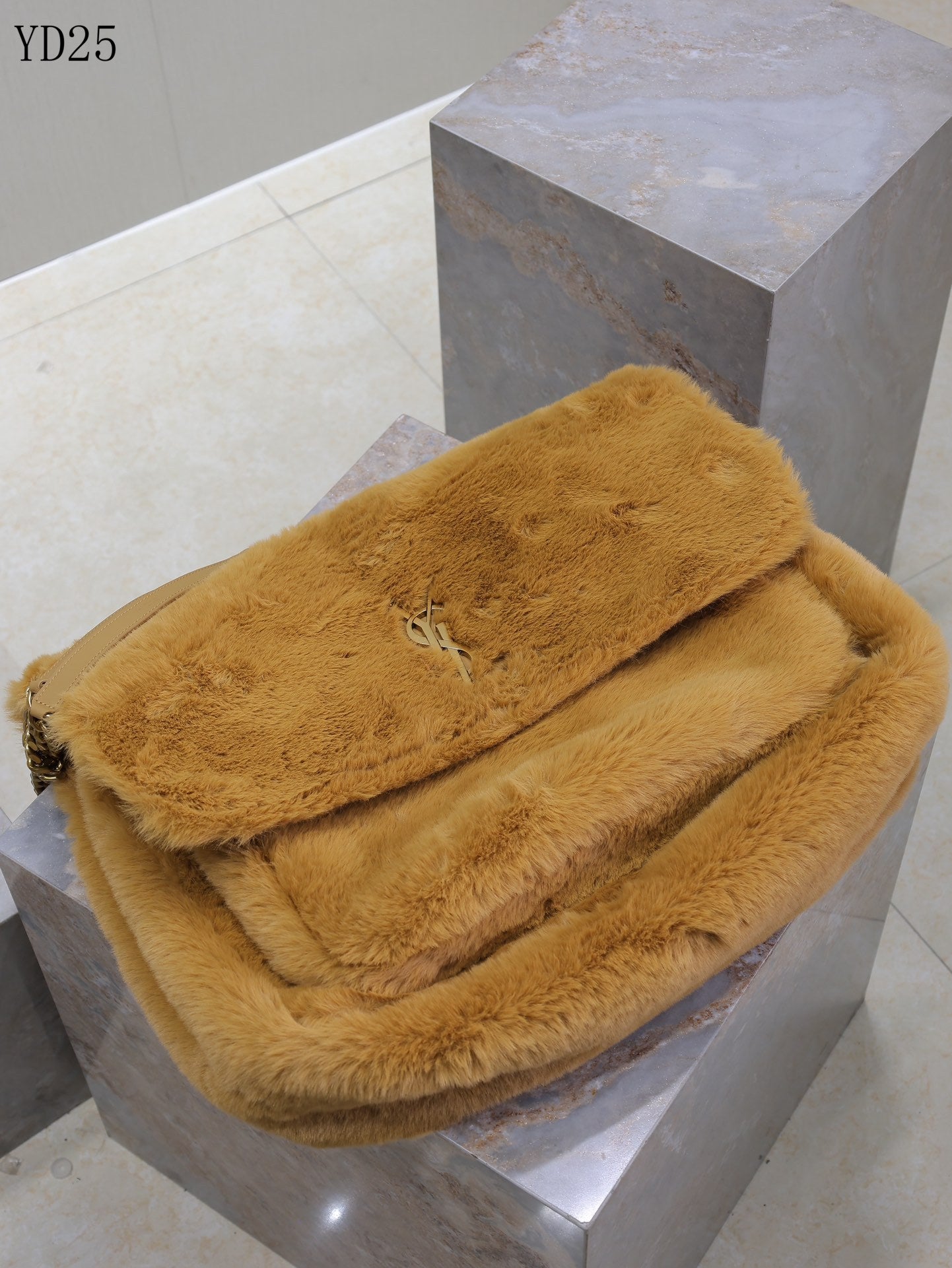 Niki Large in Shearling Bag