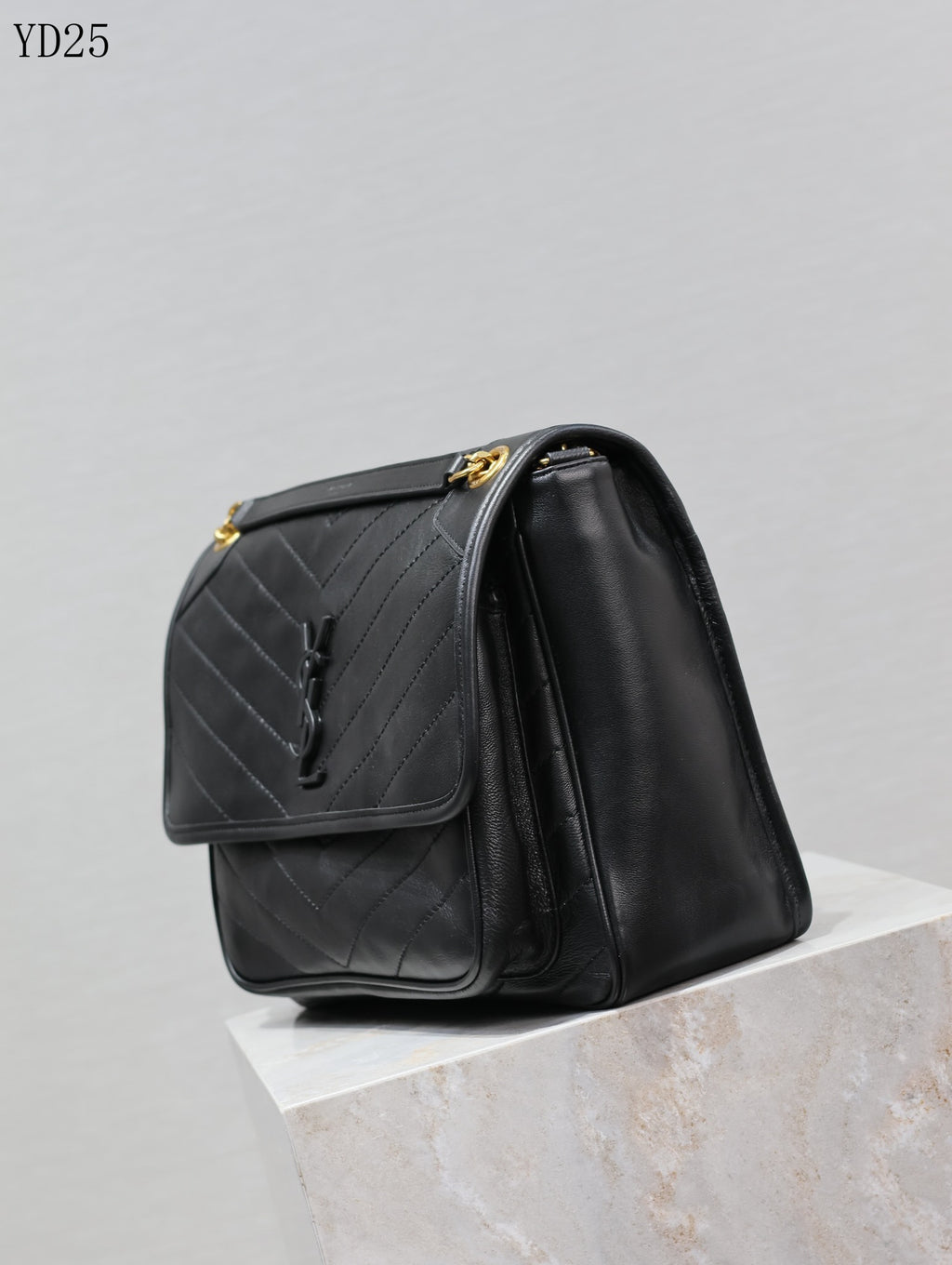 Niki Medium Leather Bag