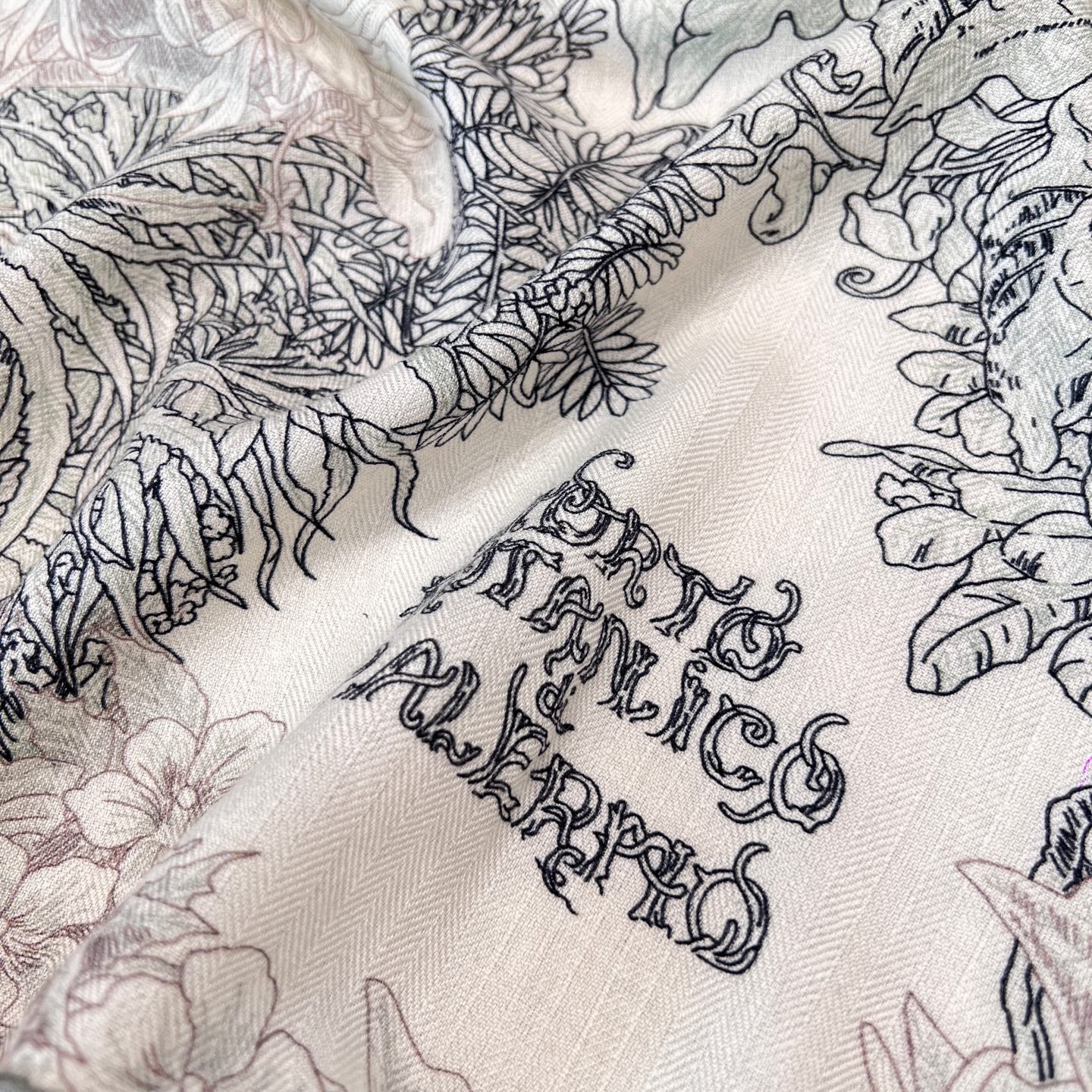 “Francois Houtin” Botanical Garden Cashmere & Silk Shawl 136 x 137 cm